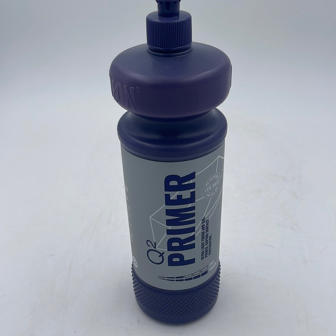 Gyeon Q2 Primer 1000ML bottle with SiO2 primer finish for glossy pre-coating preparation.